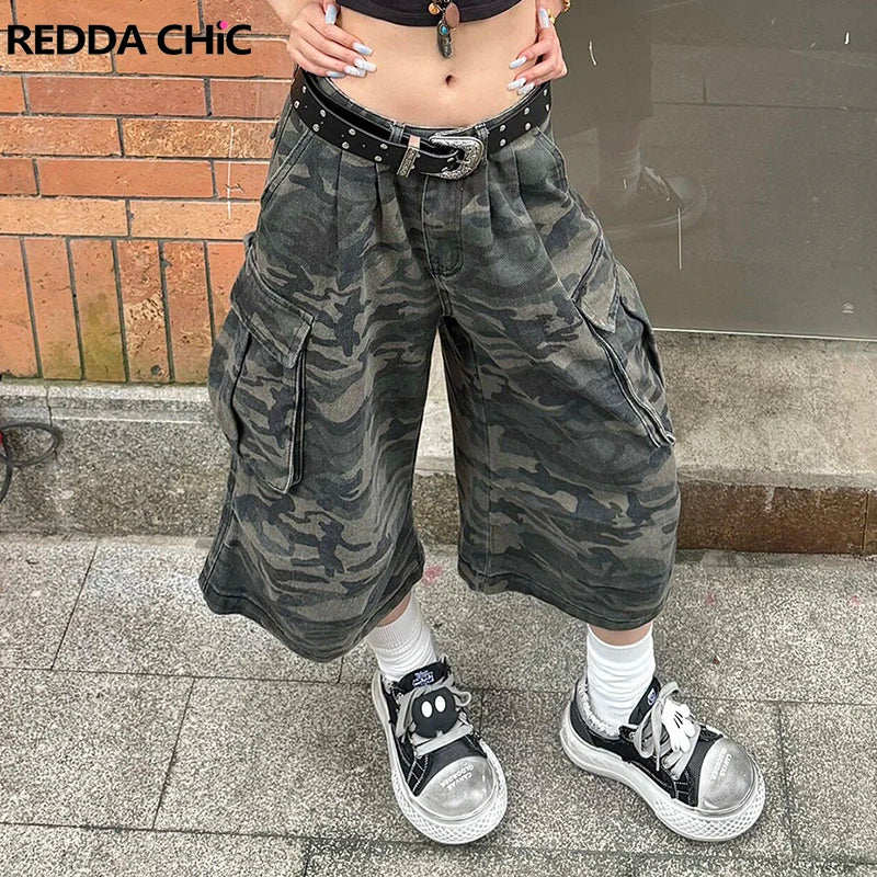 REDDACHiC Cargo Pockets Camouflage Baggy Jorts Women Pleated Pintuck - Jeetskee